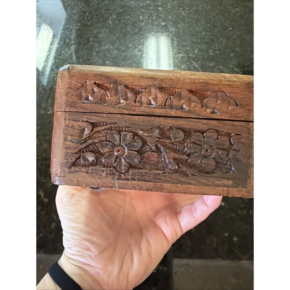 Carved Inlaid Medallion Wood Trinket Jewelry Hinged Keepsake Box 4